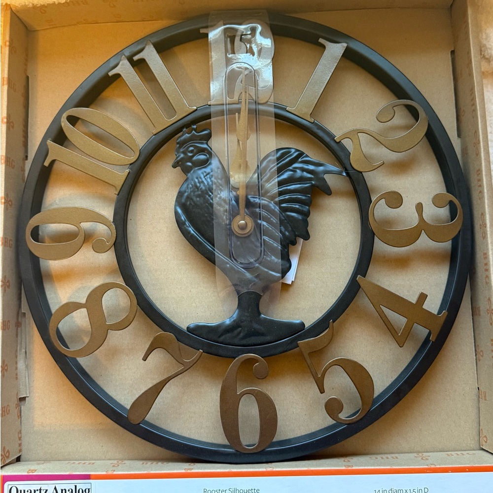 NWT Better Homes and Gardens Quartz Analog Rooster Silhouette Clock.
